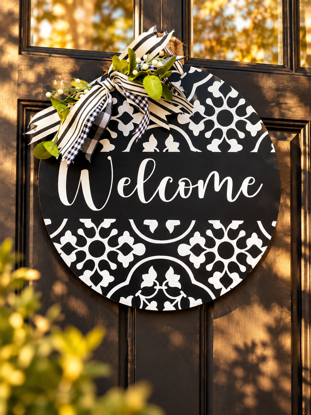 Welcome Door Hanger – Black & White Farmhouse Pine Wood Round Sign